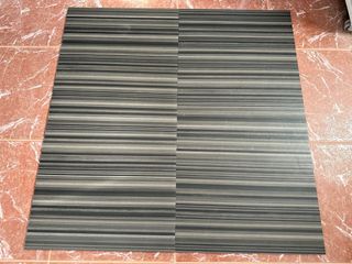 70m2 DE SUELO DE VINILO EN BALDOSAS DE 50x50cm 