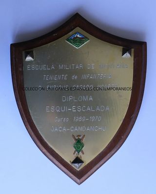 ESCUELA MILITAR DE MONTAÑA LOTE 2 PINS 1975 EMM