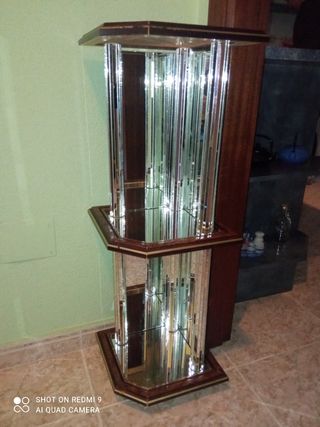 MUEBLE O ESTANTERIA (RINCONERA CON ESPEJOS)