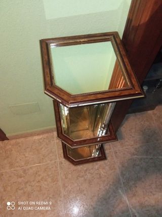 MUEBLE O ESTANTERIA (RINCONERA CON ESPEJOS)