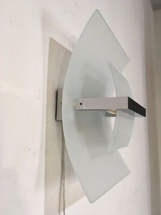 Lampada parete metallo/vetro curvo satinato