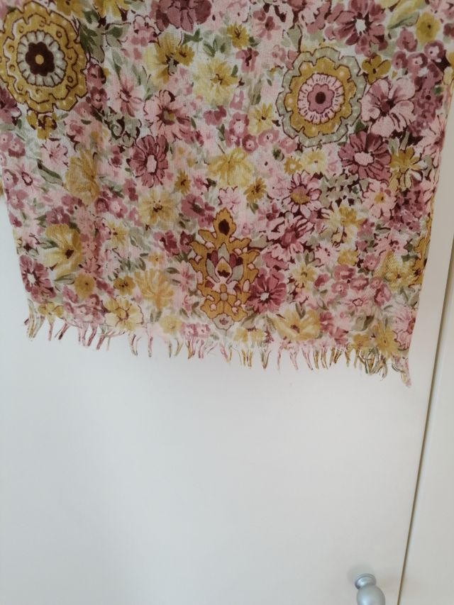 Pasmina beige con flores