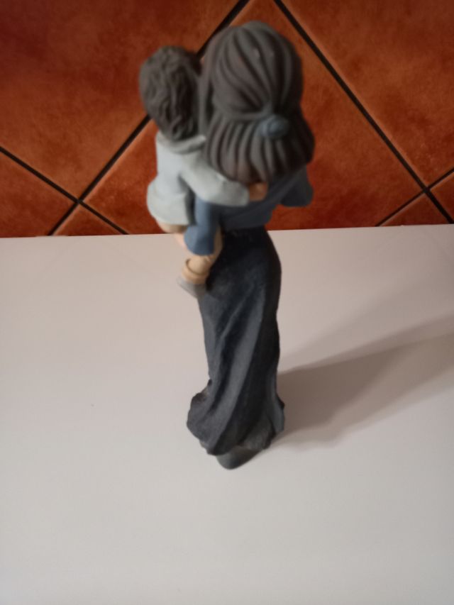 Figura mujer con niño
