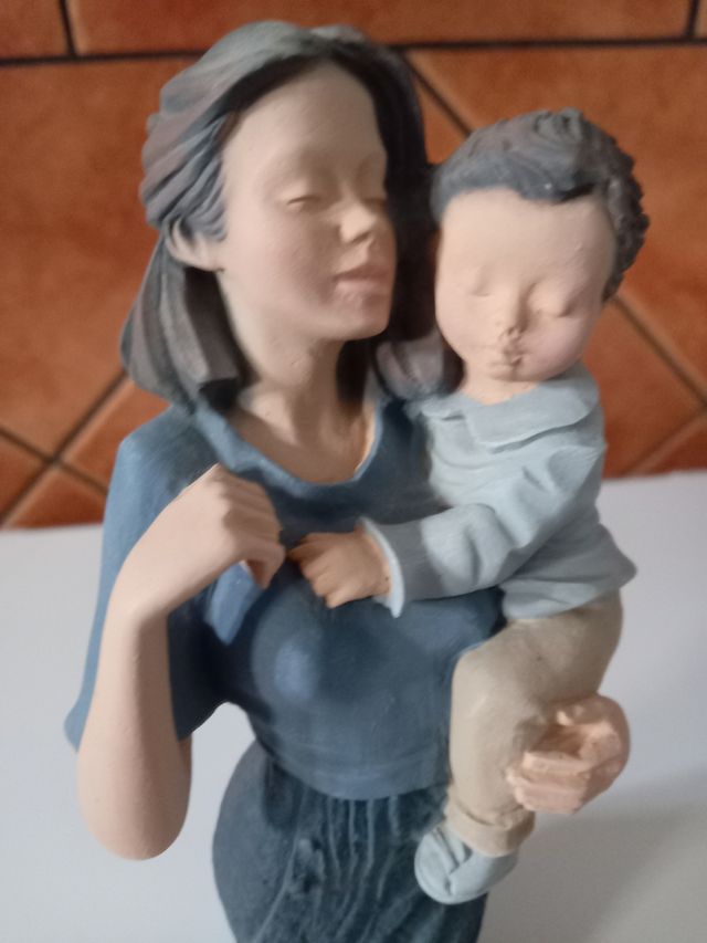 Figura mujer con niño