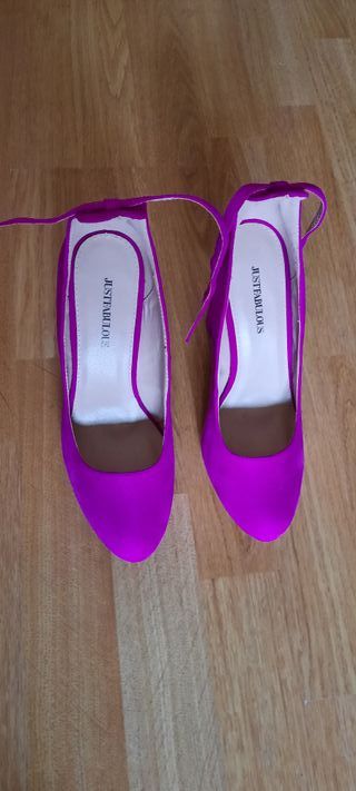 Zapatos con tacones color fucsia