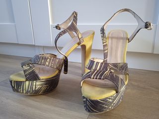 Sandalias florales con plataforma