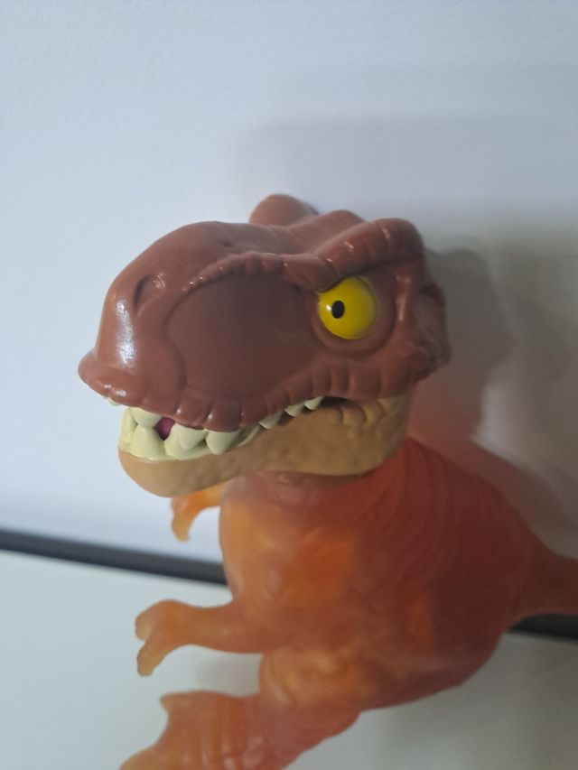 Goo jit zu tiranosaurus rex