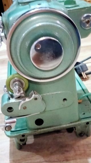 Maquina coser refrey