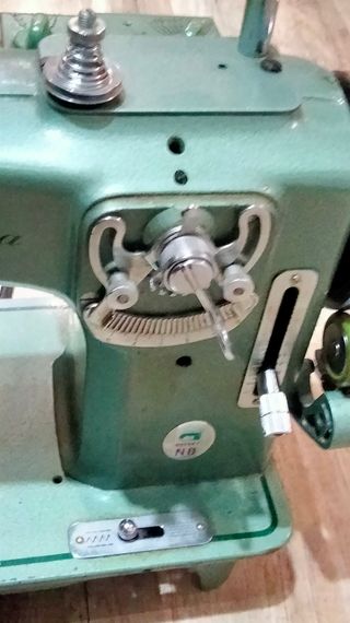 Maquina coser refrey