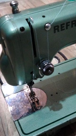 Maquina coser refrey