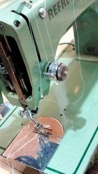 Maquina coser refrey