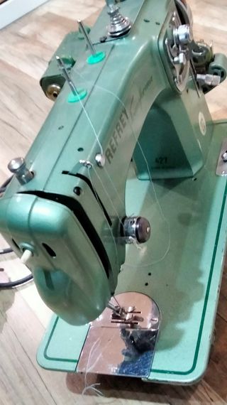 Maquina coser refrey