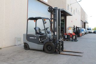 Carretilla Elevadora Eléctrica 3000 kg, triple 5m