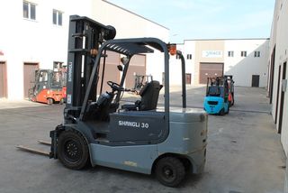 Carretilla Elevadora Eléctrica 3000 kg, triple 5m