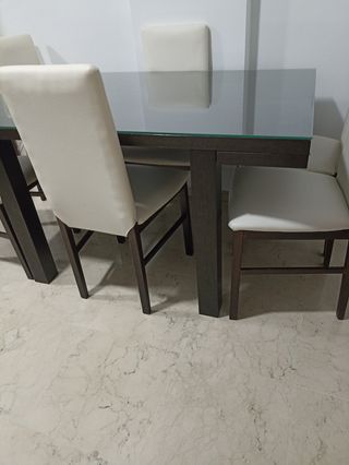Mesa y (regalo) sillas y cristal