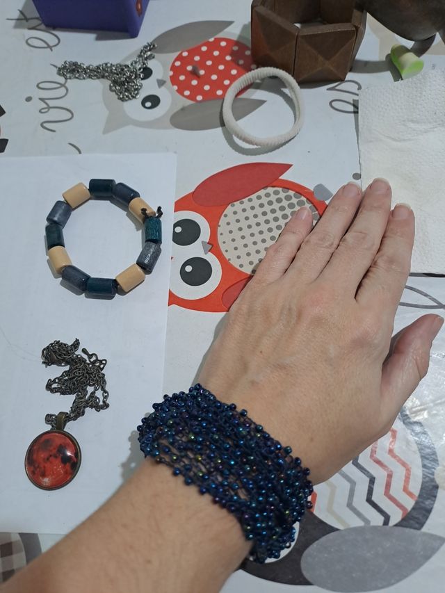 Pulseras tobilleras y collares