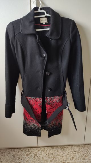 Chaquetón negro marca Fórmula Joven