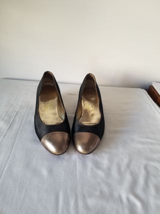 bailarinas Ferragamo negras y doradas