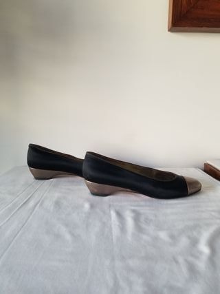 bailarinas Ferragamo negras y doradas