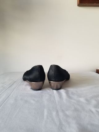 bailarinas Ferragamo negras y doradas