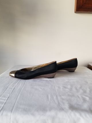 bailarinas Ferragamo negras y doradas