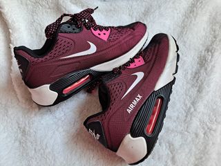 Zapatillas. Número 38. Color negro y rosa