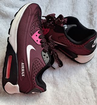 Zapatillas. Número 38. Color negro y rosa