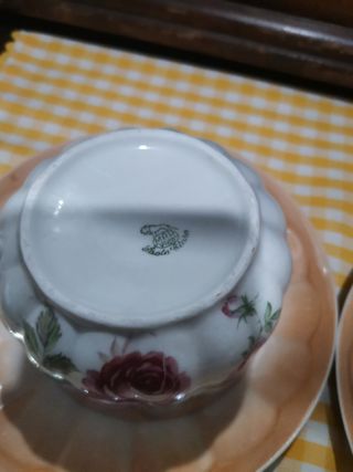 Tazas con plato y jarra