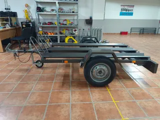 Remolque para tres motos.