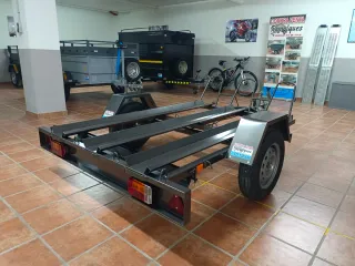 Remolque para tres motos.