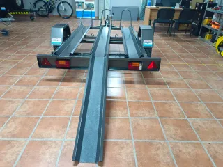 Remolque para tres motos.