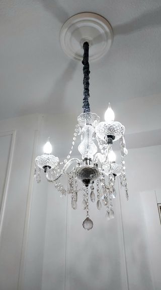 LÁMPARA DE ARAÑA TRANSPARENTE.