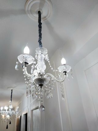 LÁMPARA DE ARAÑA TRANSPARENTE.