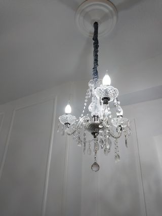 LÁMPARA DE ARAÑA TRANSPARENTE.