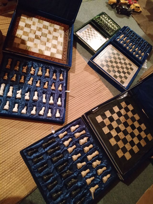 Scacchi di marmo intagliati in Afghanistan