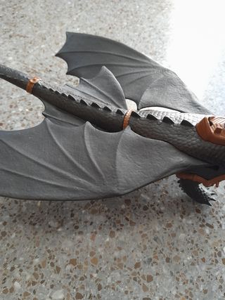 Muñeco dragón negro película