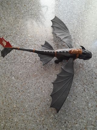 Muñeco dragón negro película