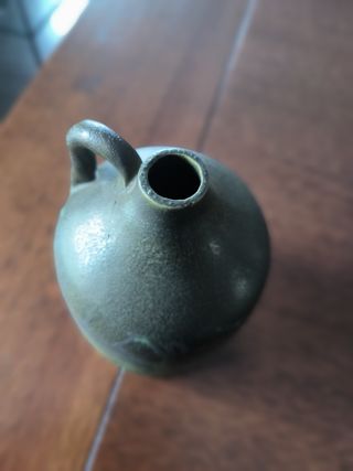 Botella de gres decorativa