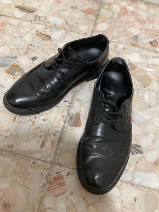zapatos negros