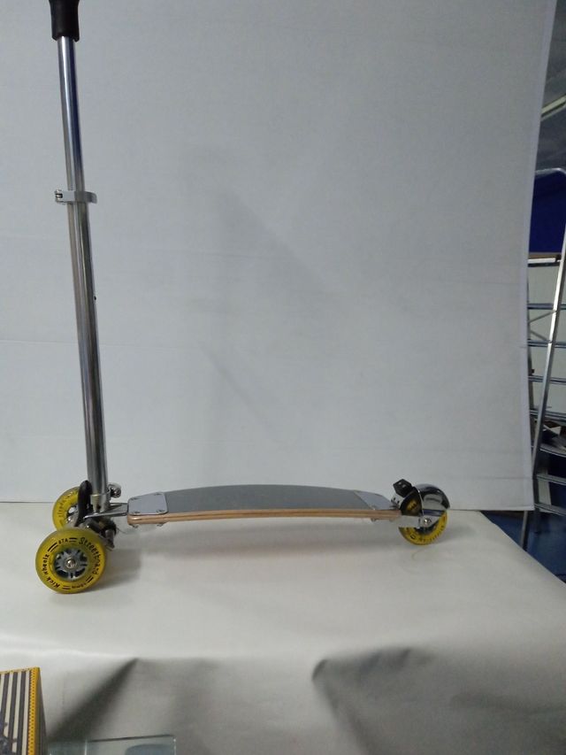 Monopatín/patinete con barra direccional