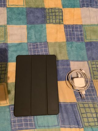 Apple Ipad WiFi&4G + cargador original + funda