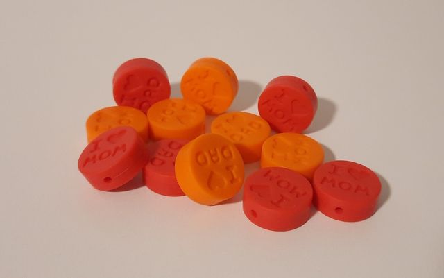 Pack cuentas silicona "I love mom/dad"rojas/ naran