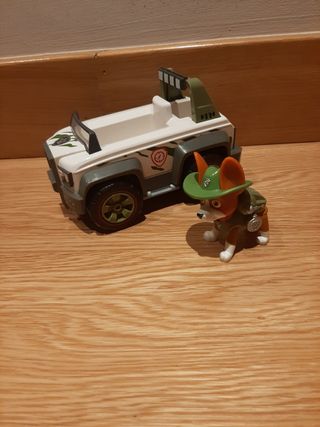 Coche tracker patrulla canina