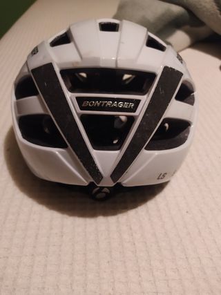 casco para bicicleta de montaña.