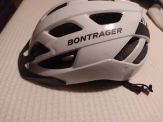 casco para bicicleta de montaña.