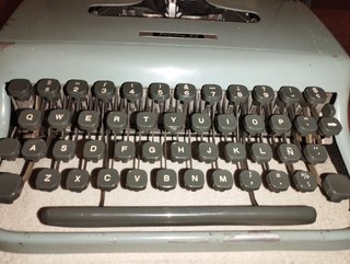 Maquina de escribir Olivetti Pluma 22