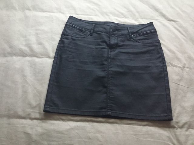 Minifalda tejido encerado.