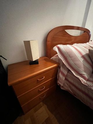 DOS mesillas de noche