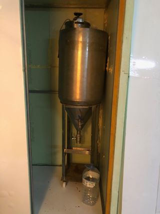 Equipo eléctrico elaboración de cerveza artesana.