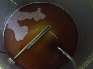 Equipo eléctrico elaboración de cerveza artesana.